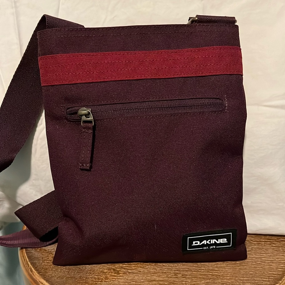 Dakine purse